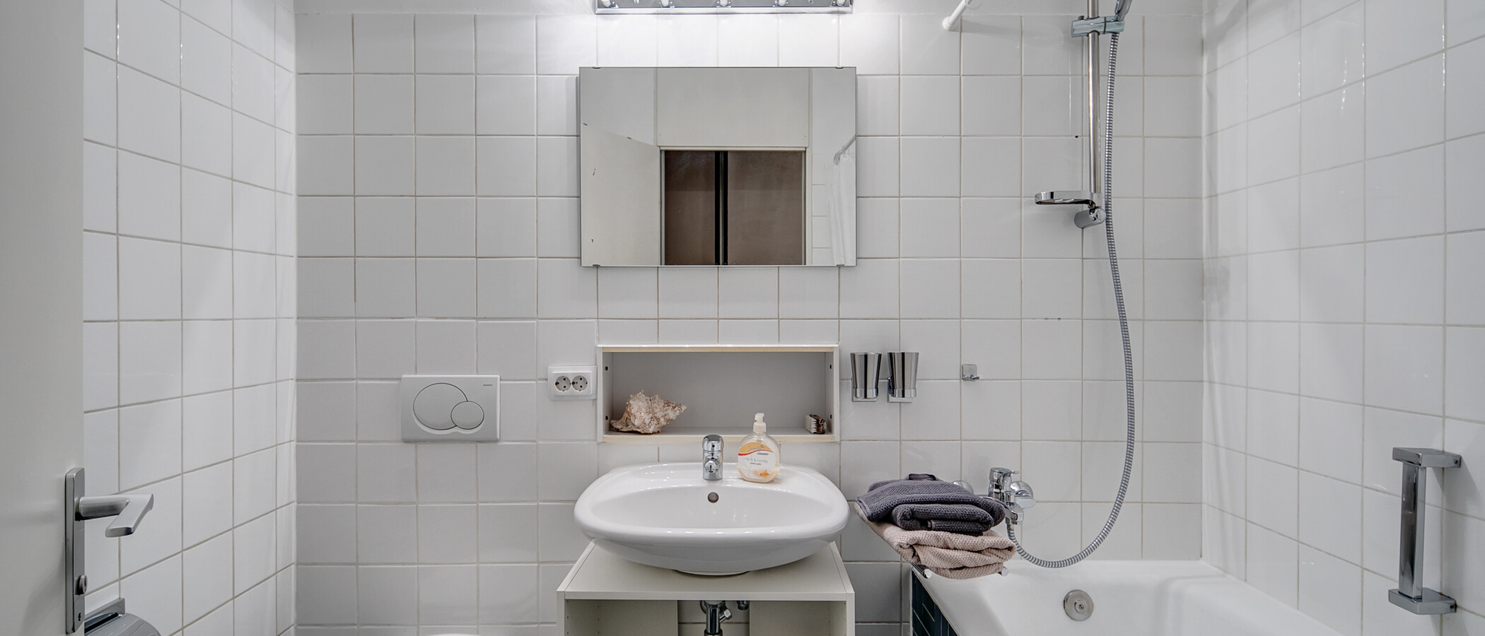apartment München Schwabing-Georgenschwaige 03 bathroom 5522