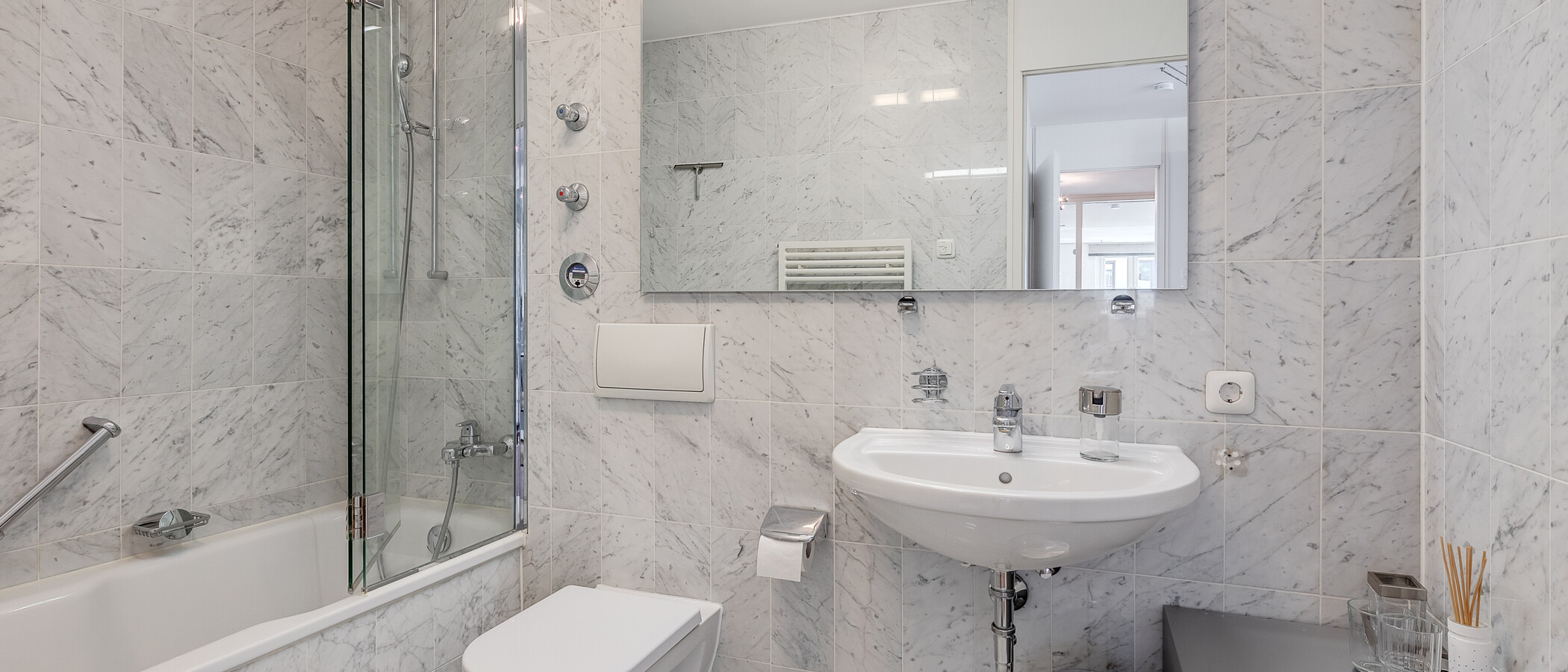 apartment München Haidhausen 01 1. bathroom 554
