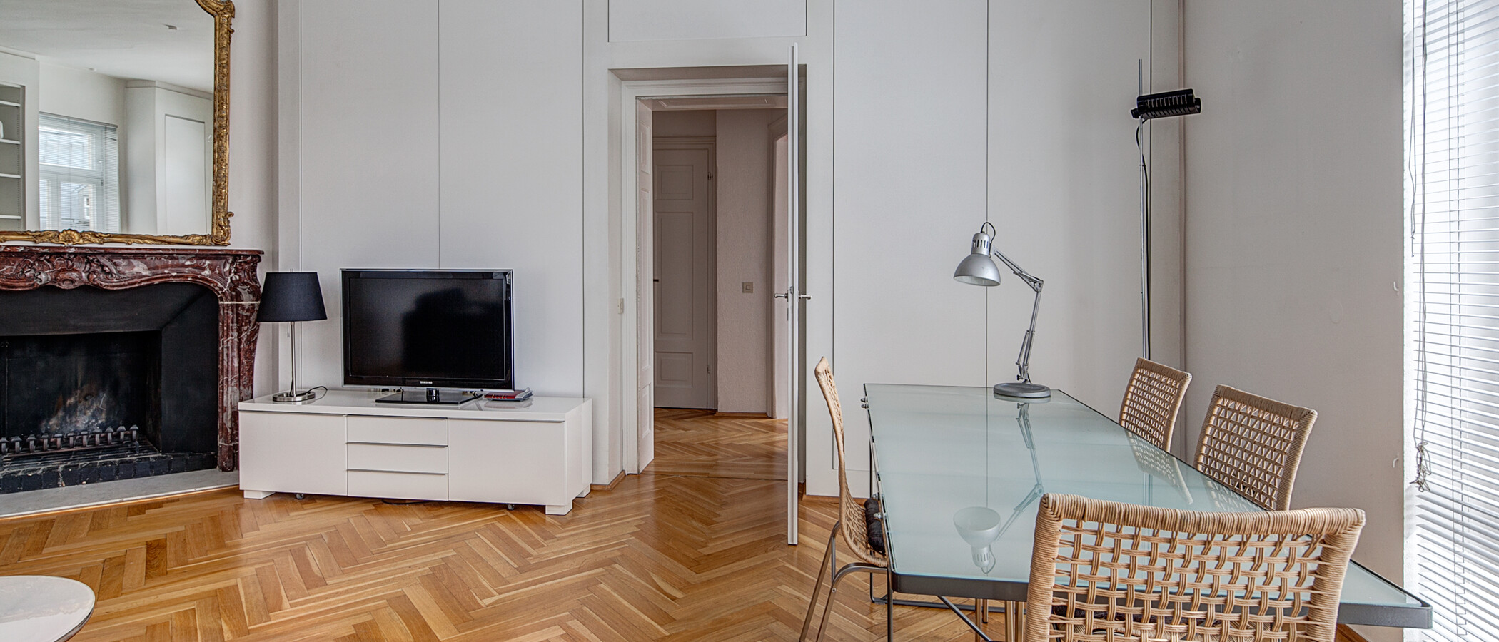 apartment München Schwabing (links der Leopoldstraße) 05 living room 556