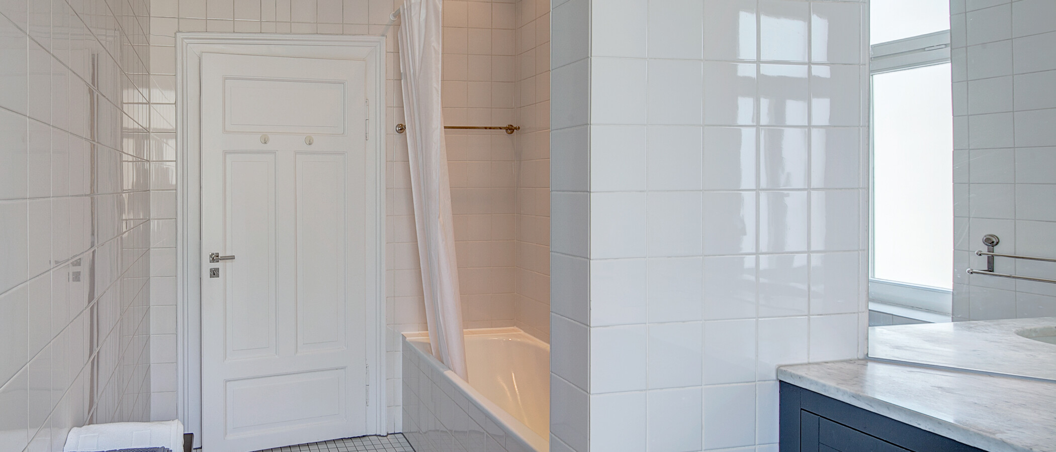 apartment München Schwabing (links der Leopoldstraße) 01 bathroom 556