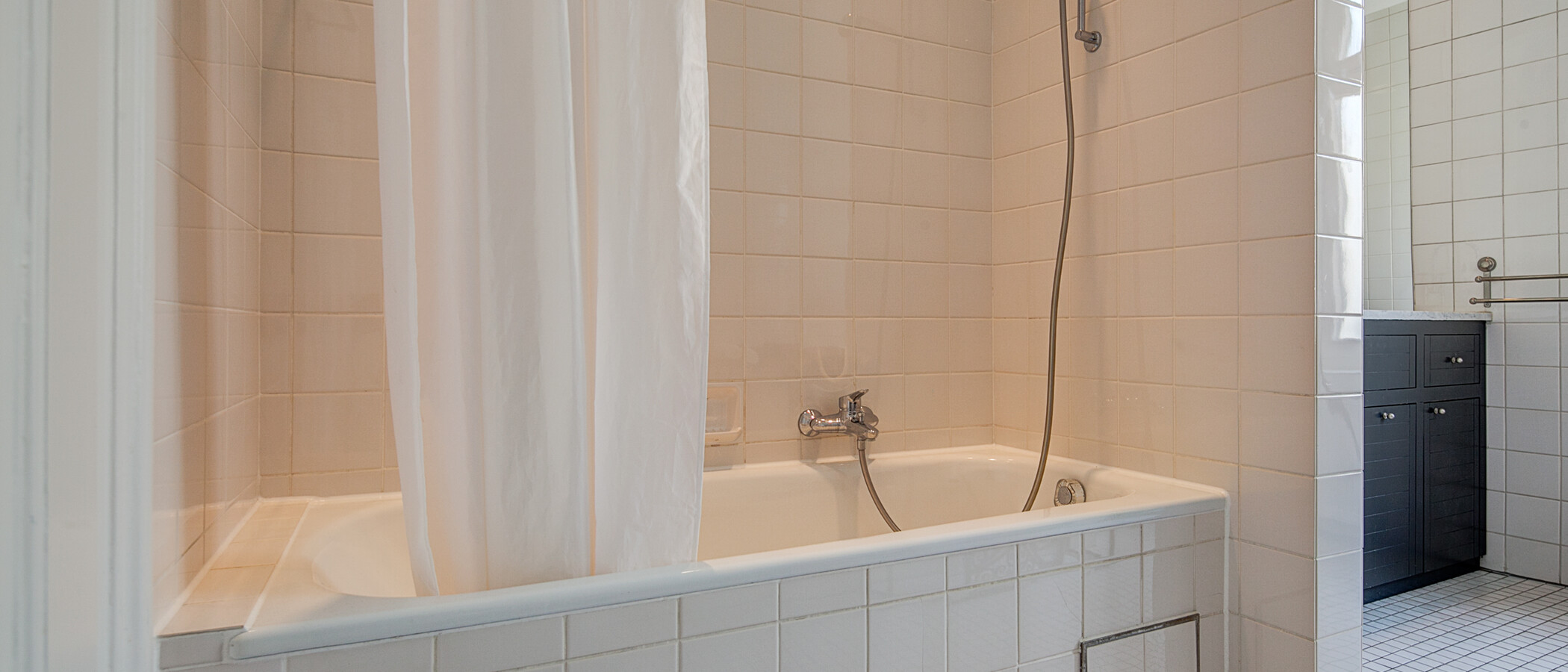 apartment München Schwabing (links der Leopoldstraße) 03 bathroom 556