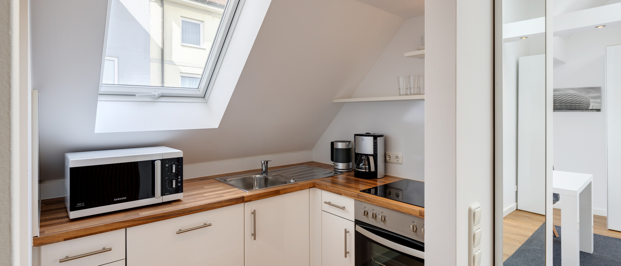 attic apartment München Schwabing 01 kitchen 5576
