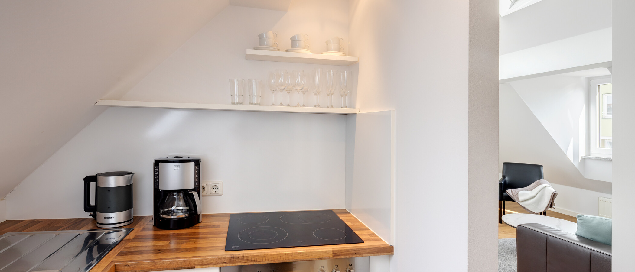 attic apartment München Schwabing 02 kitchen 5576