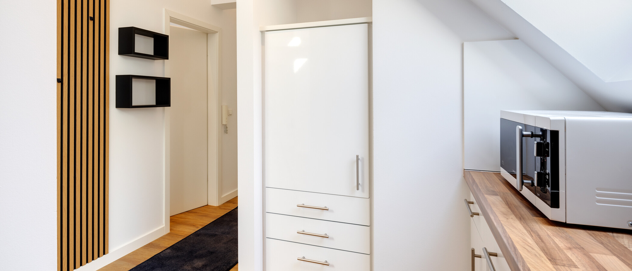 attic apartment München Schwabing 03 kitchen 5576
