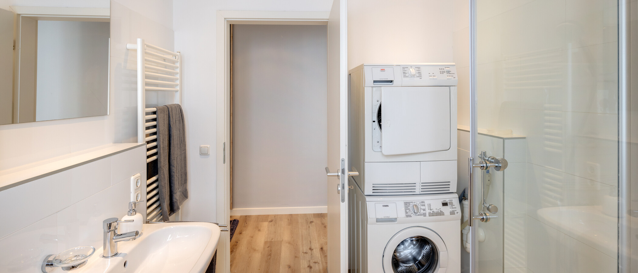 apartment München Schwabing-Nord (zw. Leopoldstraße & Englischen Garten) 02 bathroom 5577