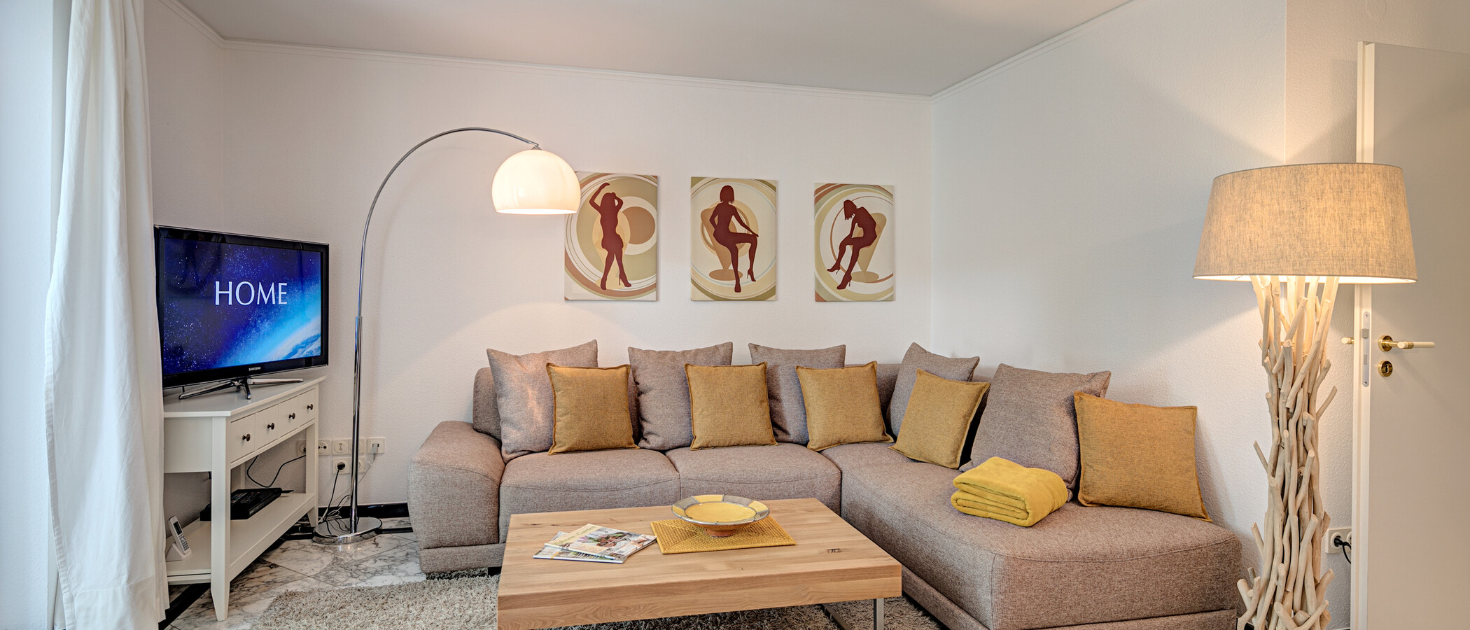 apartment München Gärtnerplatzviertel 01 living room 5581