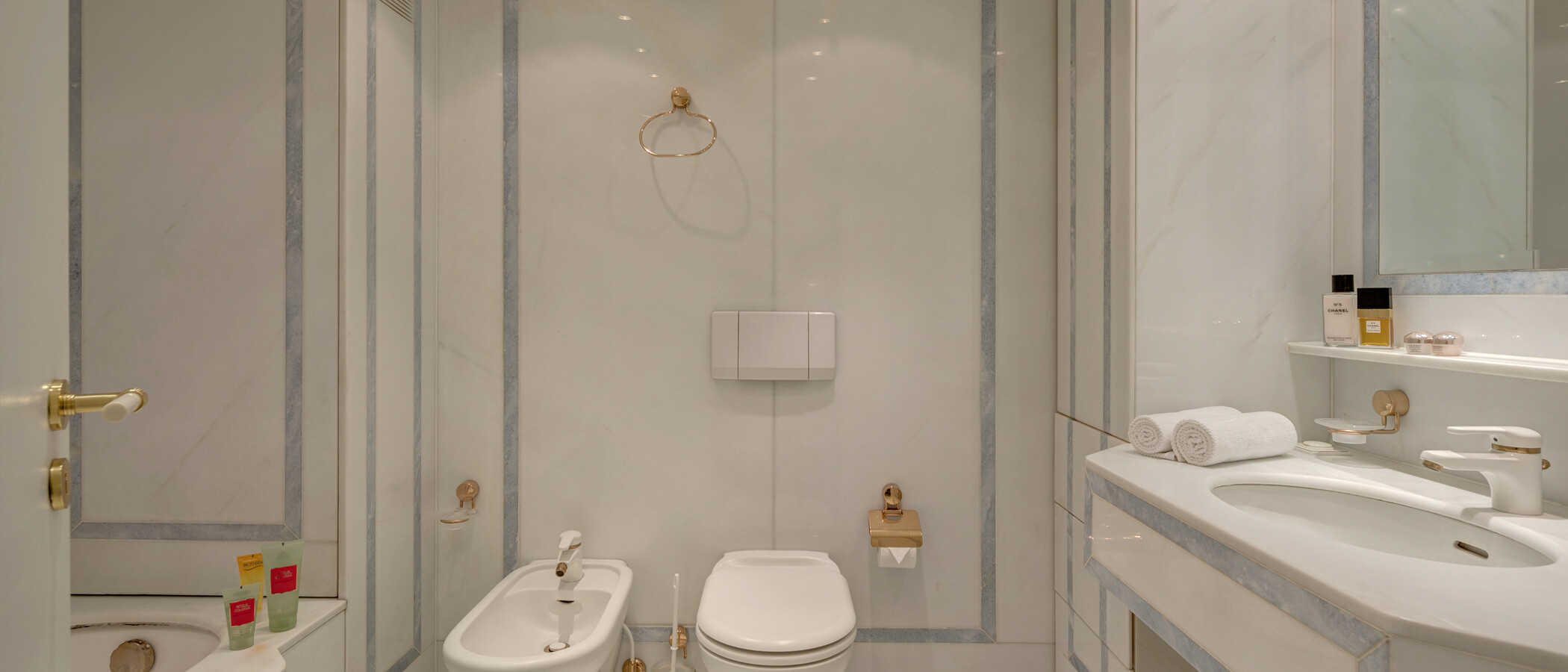 apartment München Gärtnerplatzviertel 01 bathroom 5581