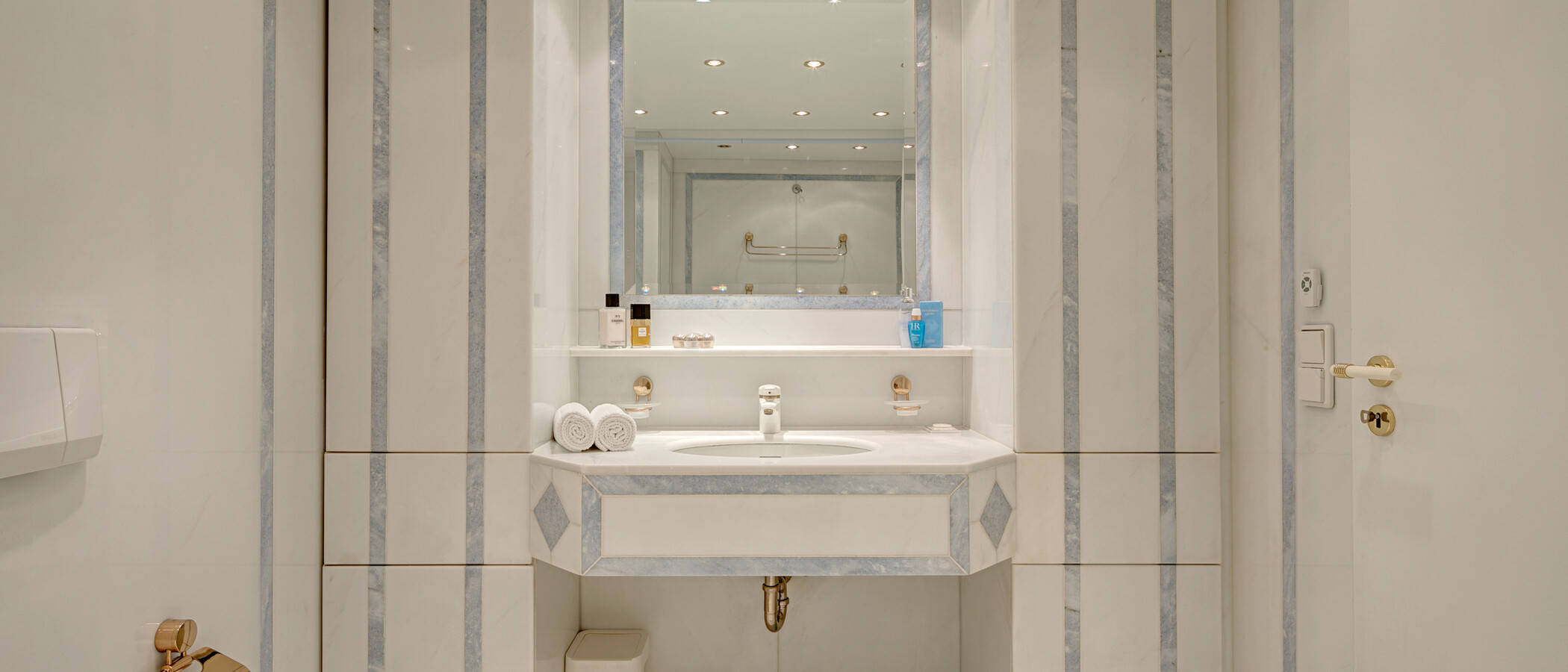 apartment München Gärtnerplatzviertel 02 bathroom 5581