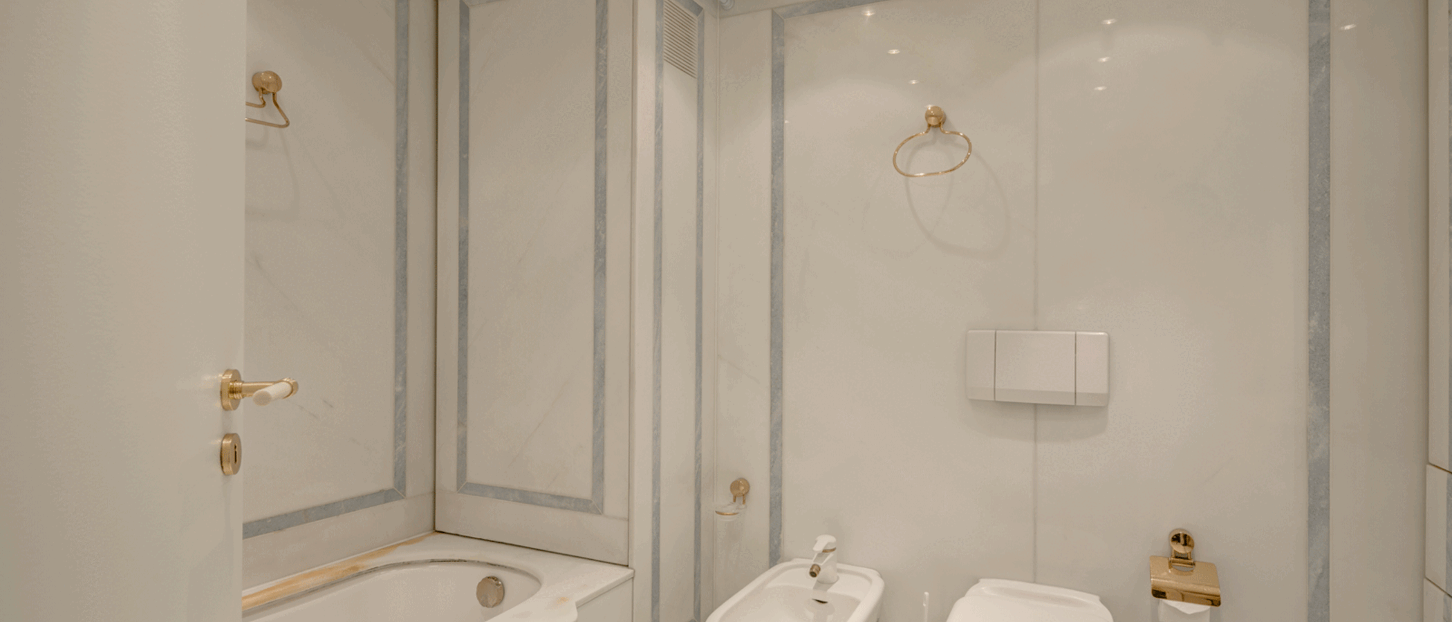 apartment München Gärtnerplatzviertel 03 bathroom 5581