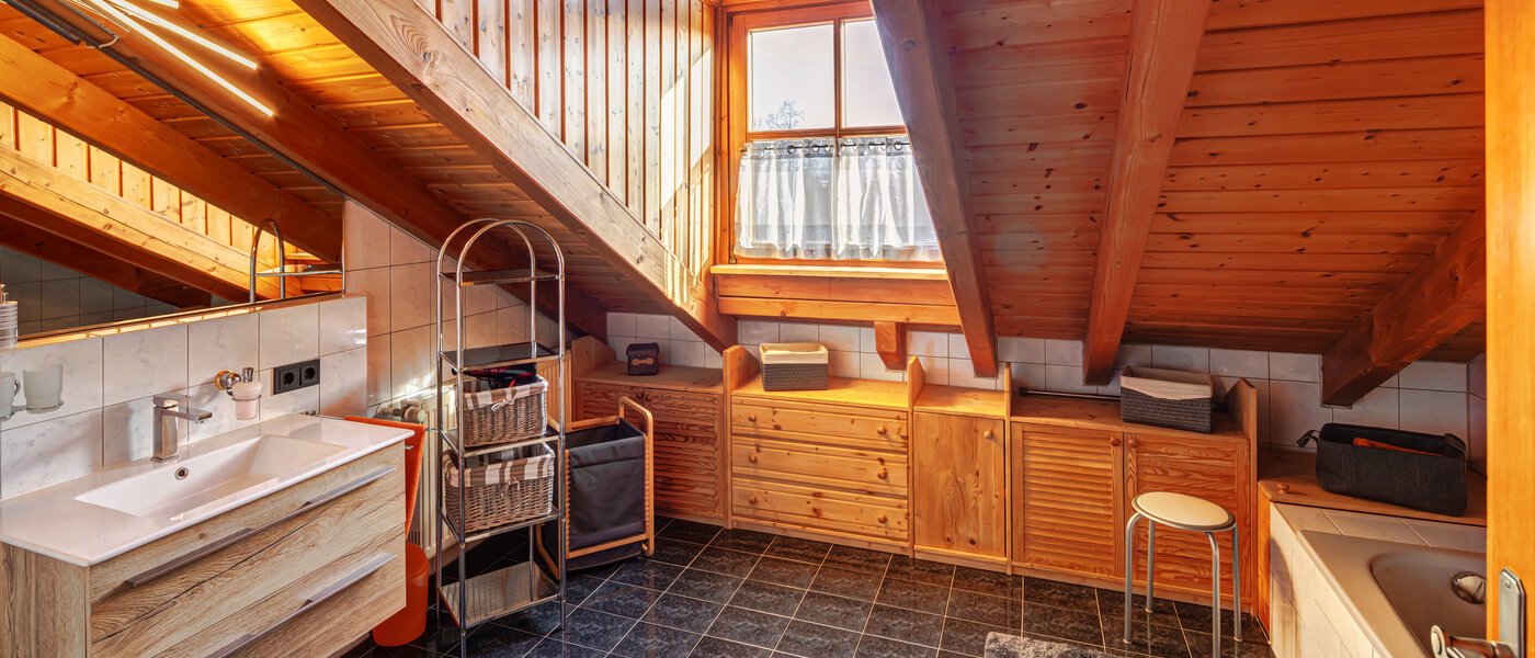 attic apartment München Am Hart 03 bathroom 5630