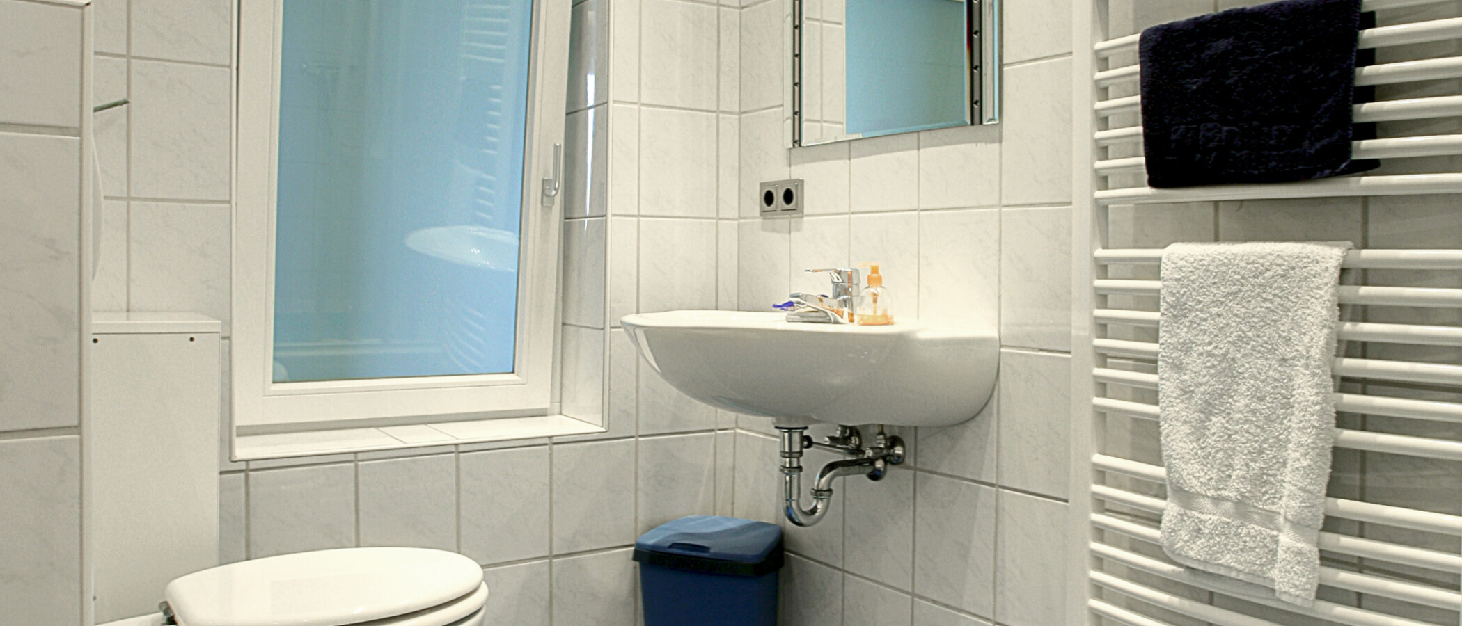 apartment with garden 	 Baierbrunn 01 bathroom 5633