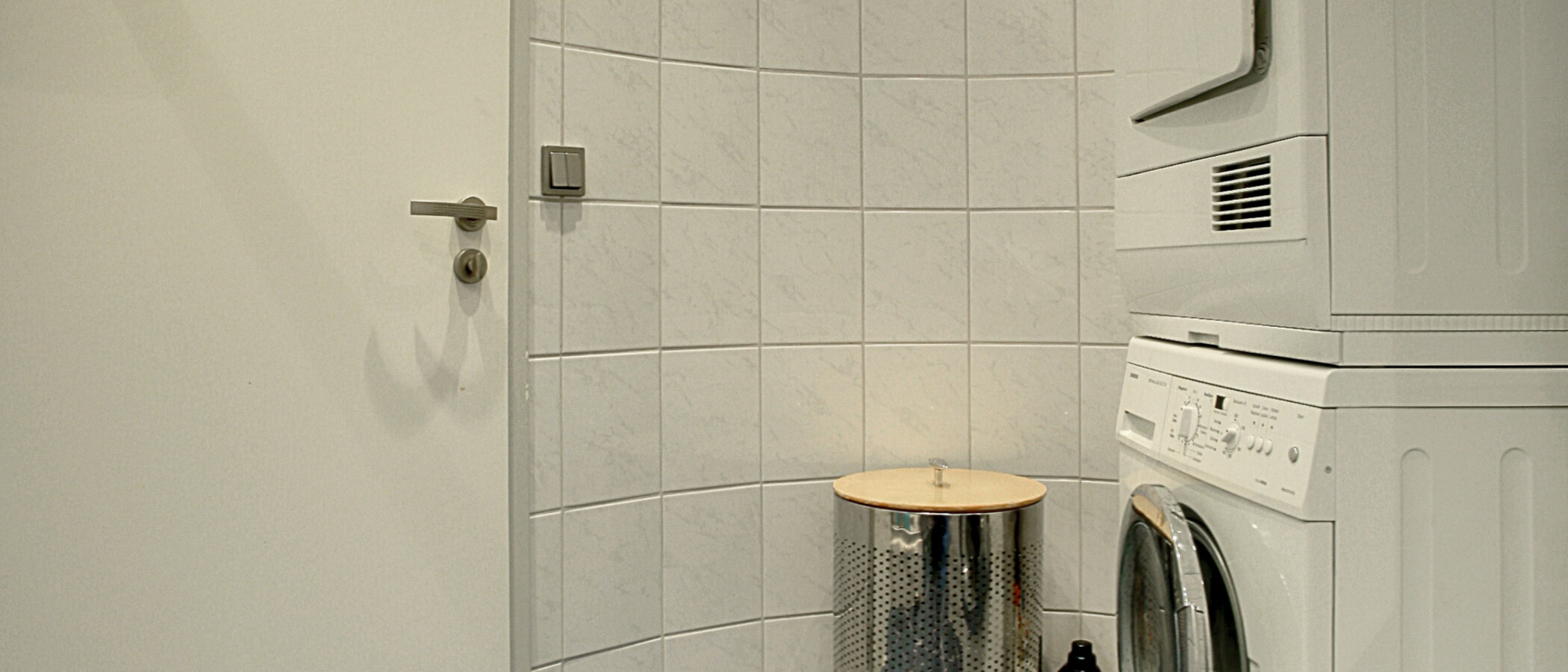 apartment with garden 	 Baierbrunn 06 bathroom 5633