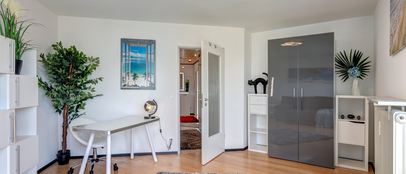 apartment München Schwabing-West 04 Workspace/Guestroom 5654