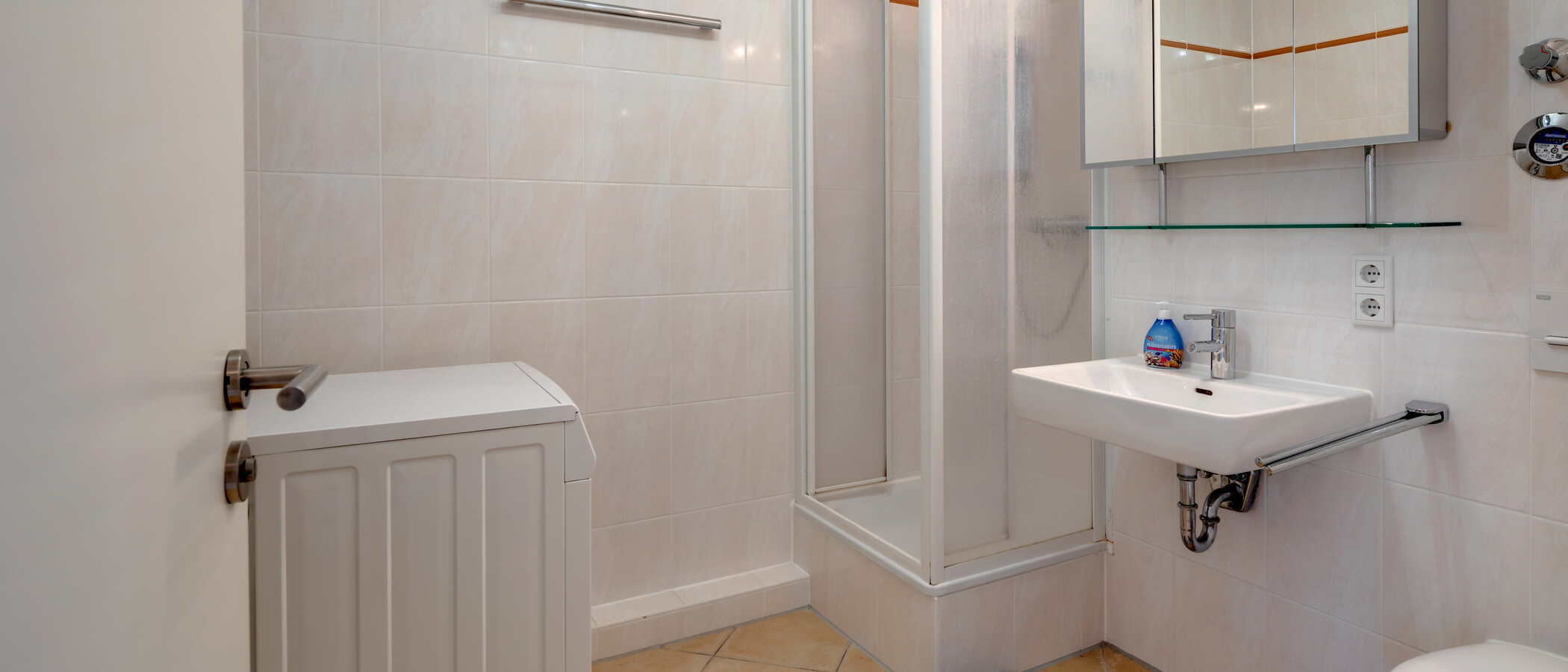 apartment Unterhaching 01 bathroom 5656