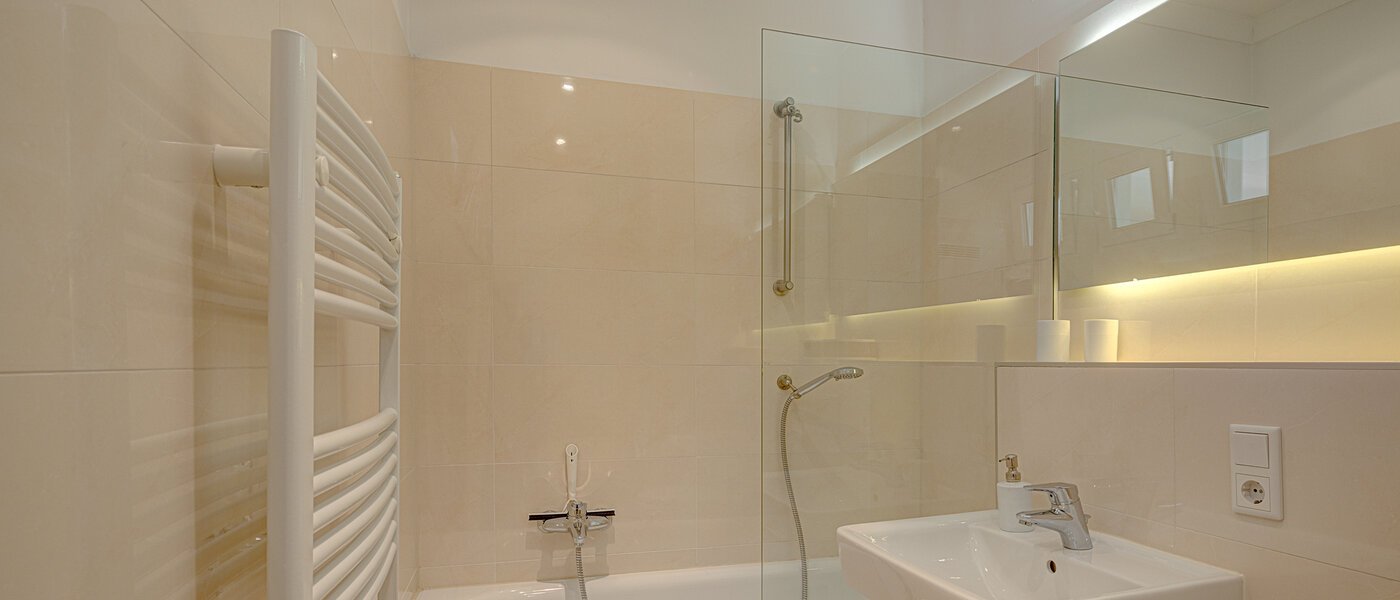 apartment München Glockenbachviertel 01 bathroom 5717