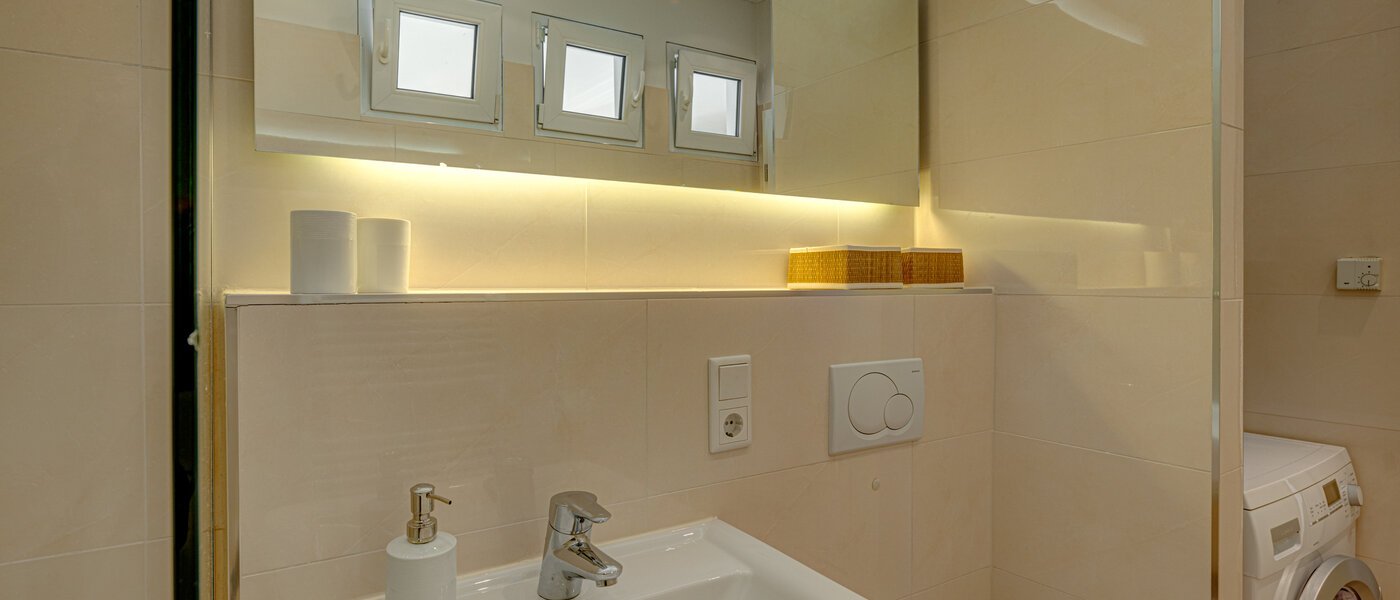 apartment München Glockenbachviertel 02 bathroom 5717