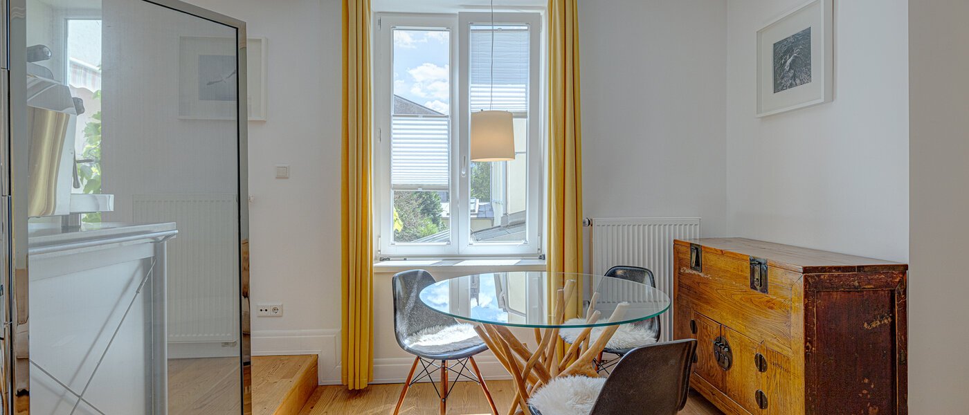 apartment München Glockenbachviertel 02 living area 5717