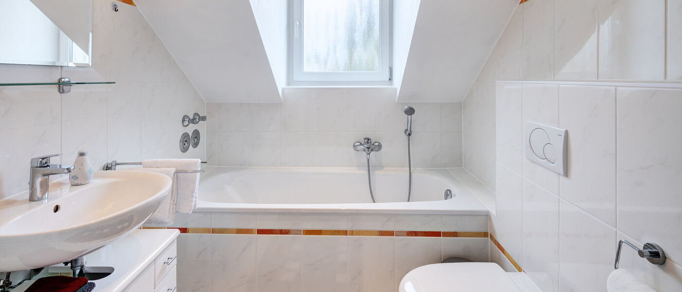 apartment München Harlaching 01 bathroom 5766