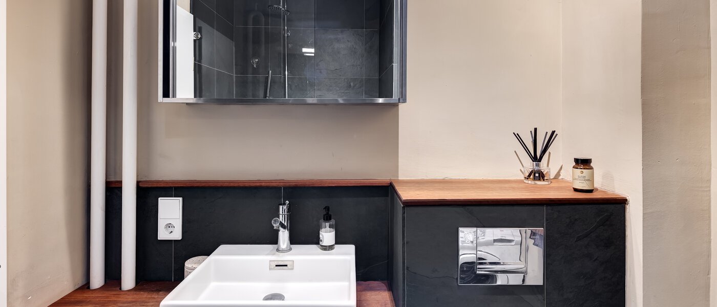 apartment München Glockenbachviertel 02 bathroom 5802