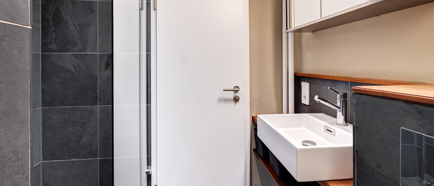 apartment München Glockenbachviertel 04 bathroom 5802