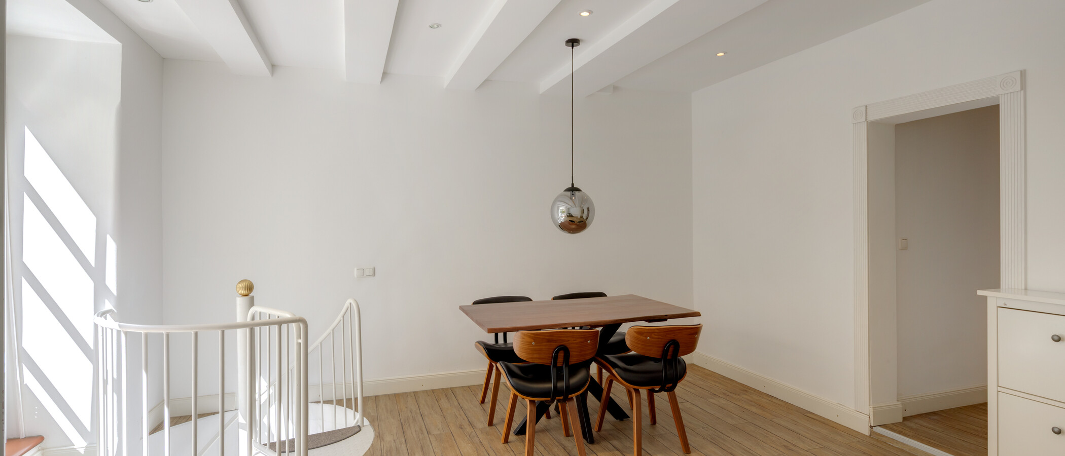 maisonette München Lehel 02 dining area 581