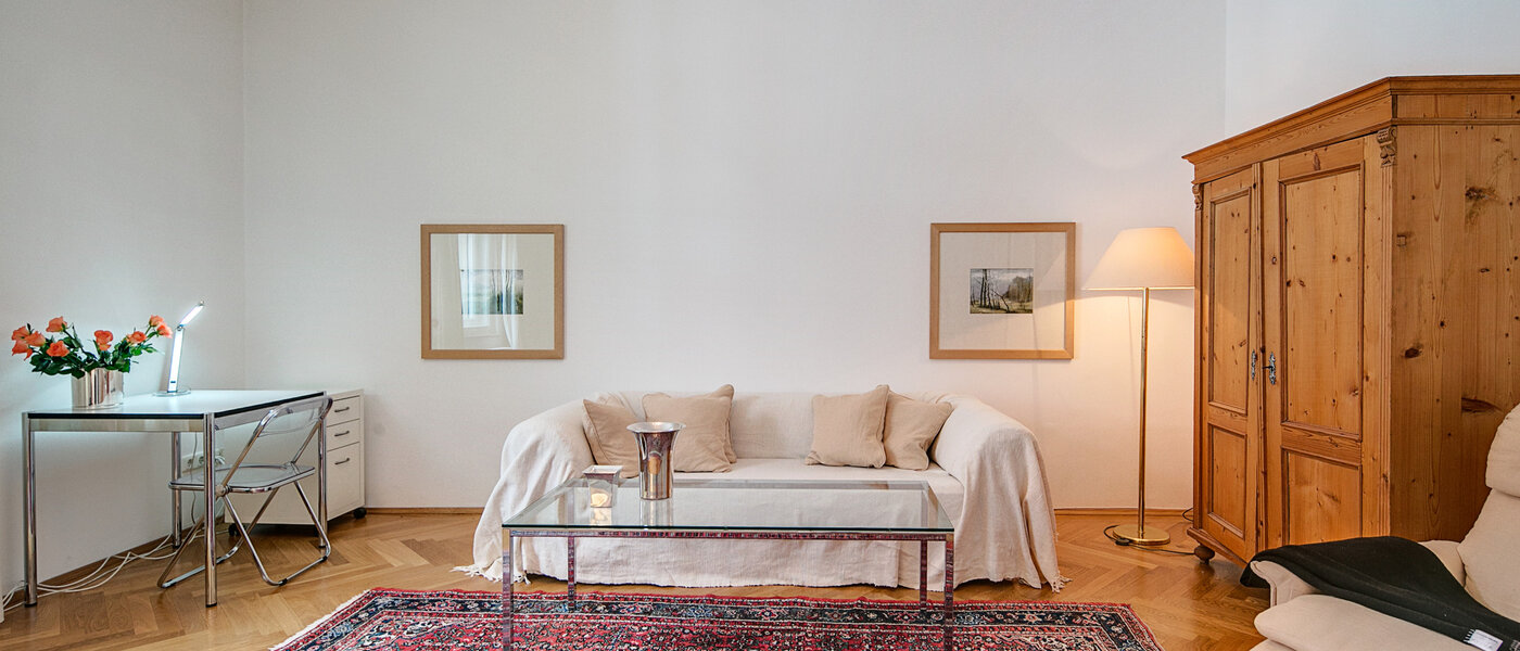 apartment München Schwabing-West (rund um den Bonner Platz) 02 living room 5818