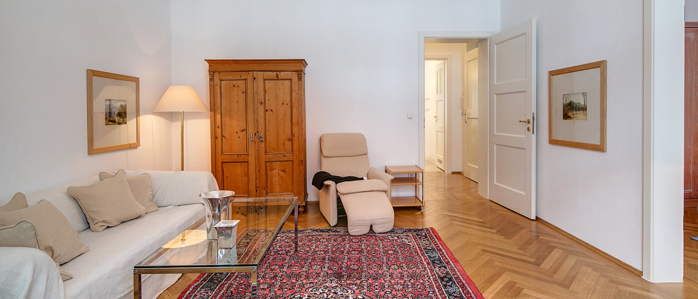 apartment München Schwabing-West (rund um den Bonner Platz) 03 living room 5818