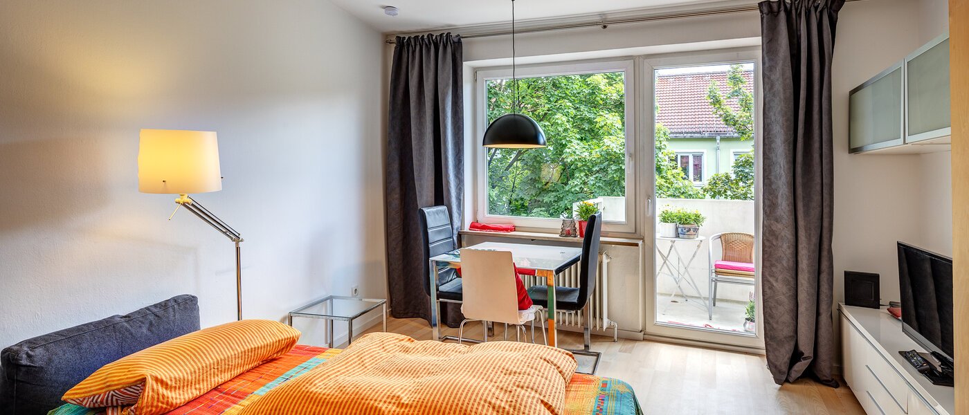 apartment München Neuhausen 01 living area 5827