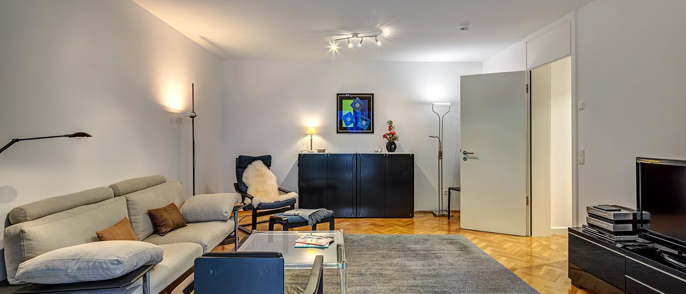 apartment München Bogenhausen 02 living room 5866