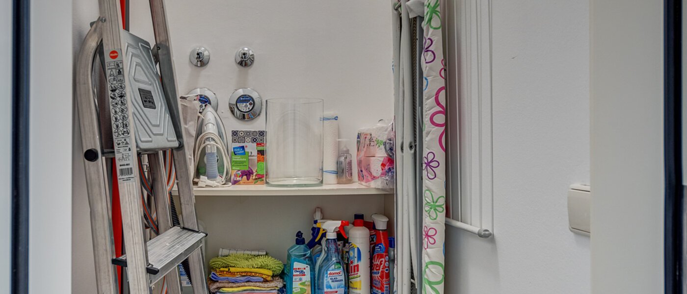 apartment München Bogenhausen 01 storage room 5866