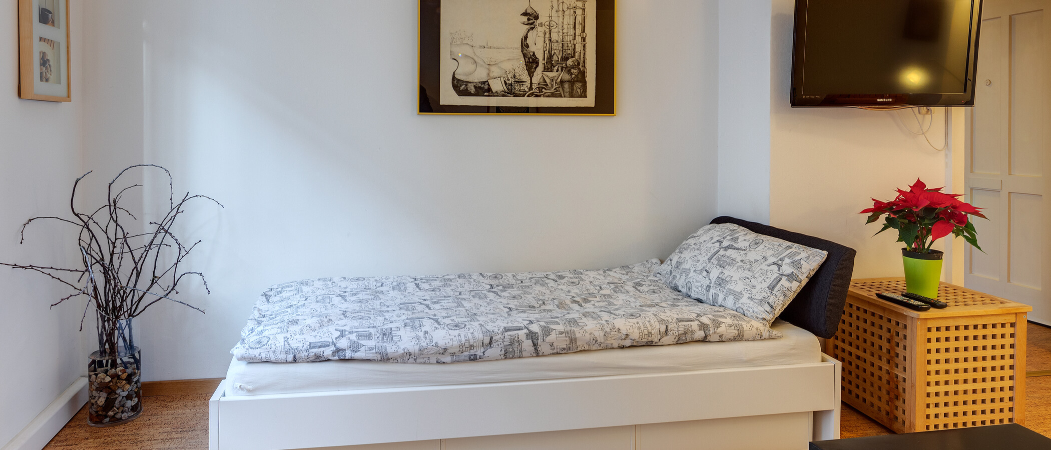 apartment München Schwabing-West (rund um den Hohenzollernplatz) 01 sleeping area 5868