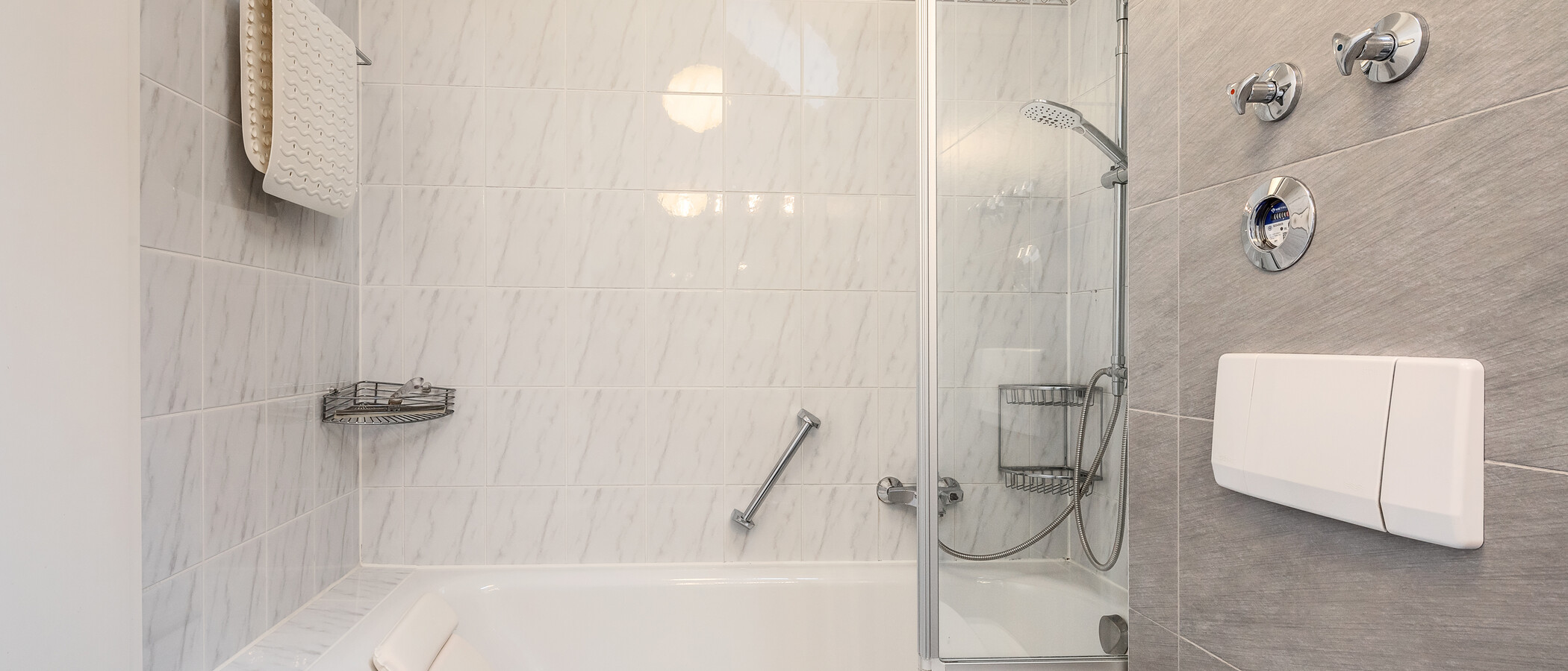 apartment Unterhaching 02 bathroom 5915