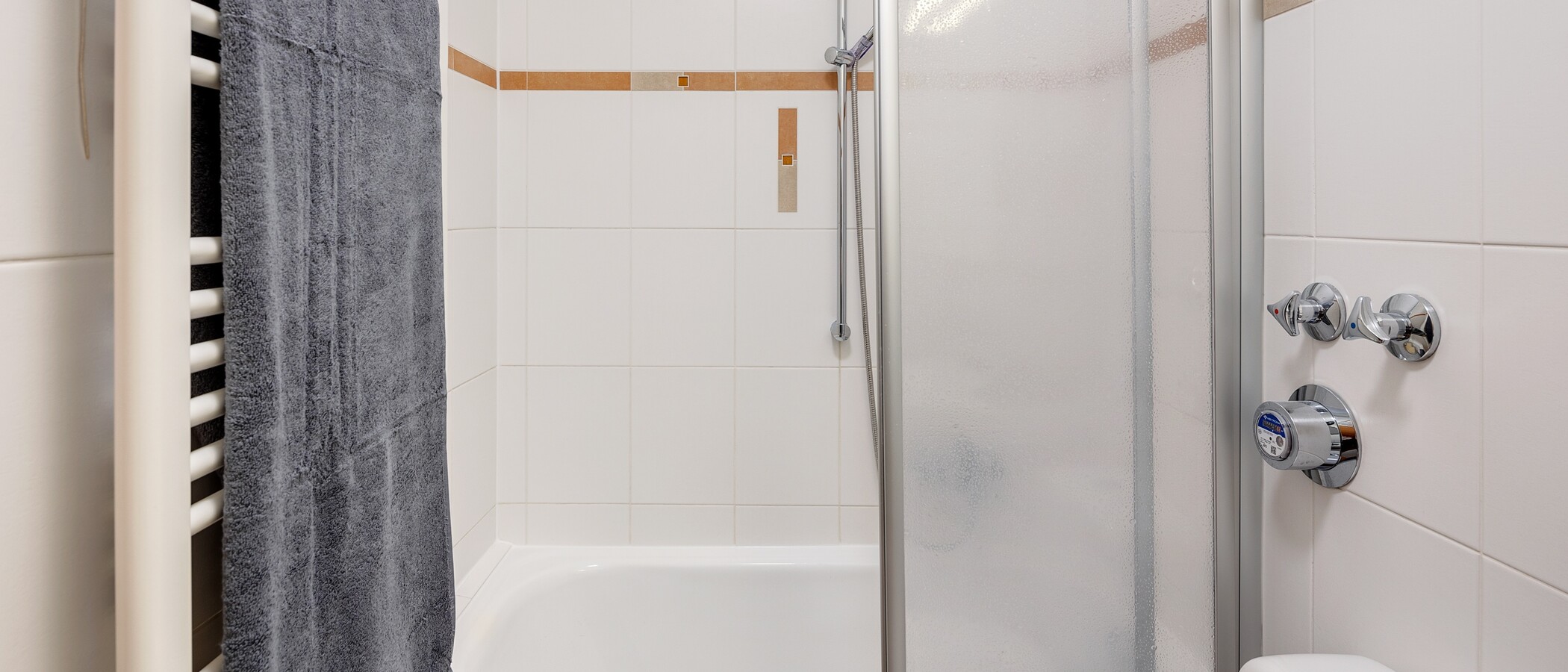 apartment München Glockenbachviertel 02 bathroom 5936