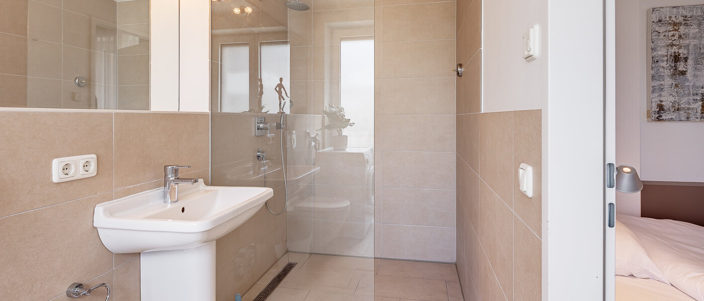 apartment München Großhadern 03 bathroom 6000