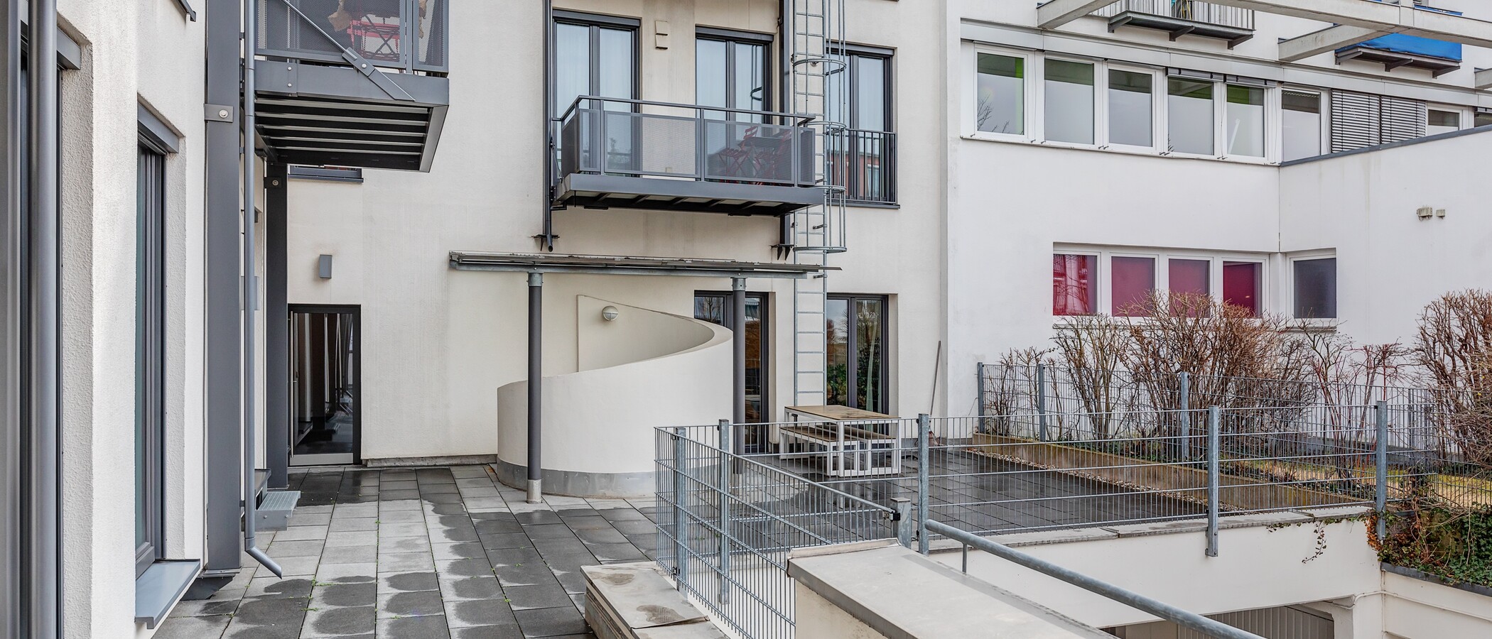 studio München Großhadern 01 inner courtyard  6006