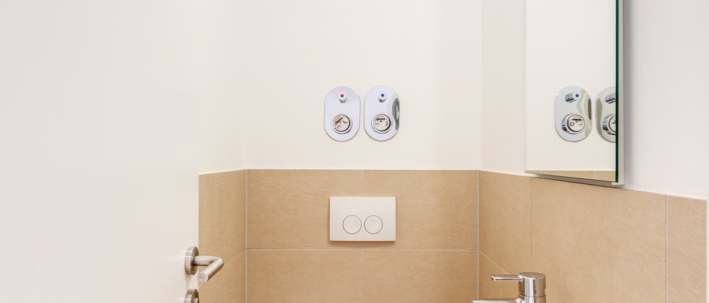 apartment München Großhadern 01 guest toilet 6011