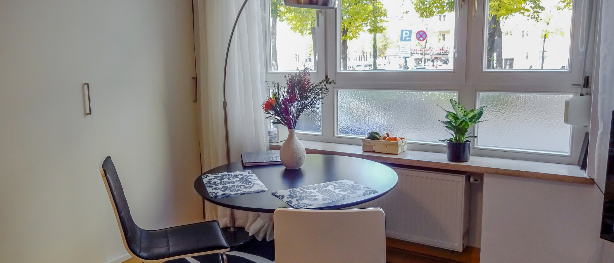 apartment München Schwabing-West (rund um den Hohenzollernplatz) 02 living area 6071
