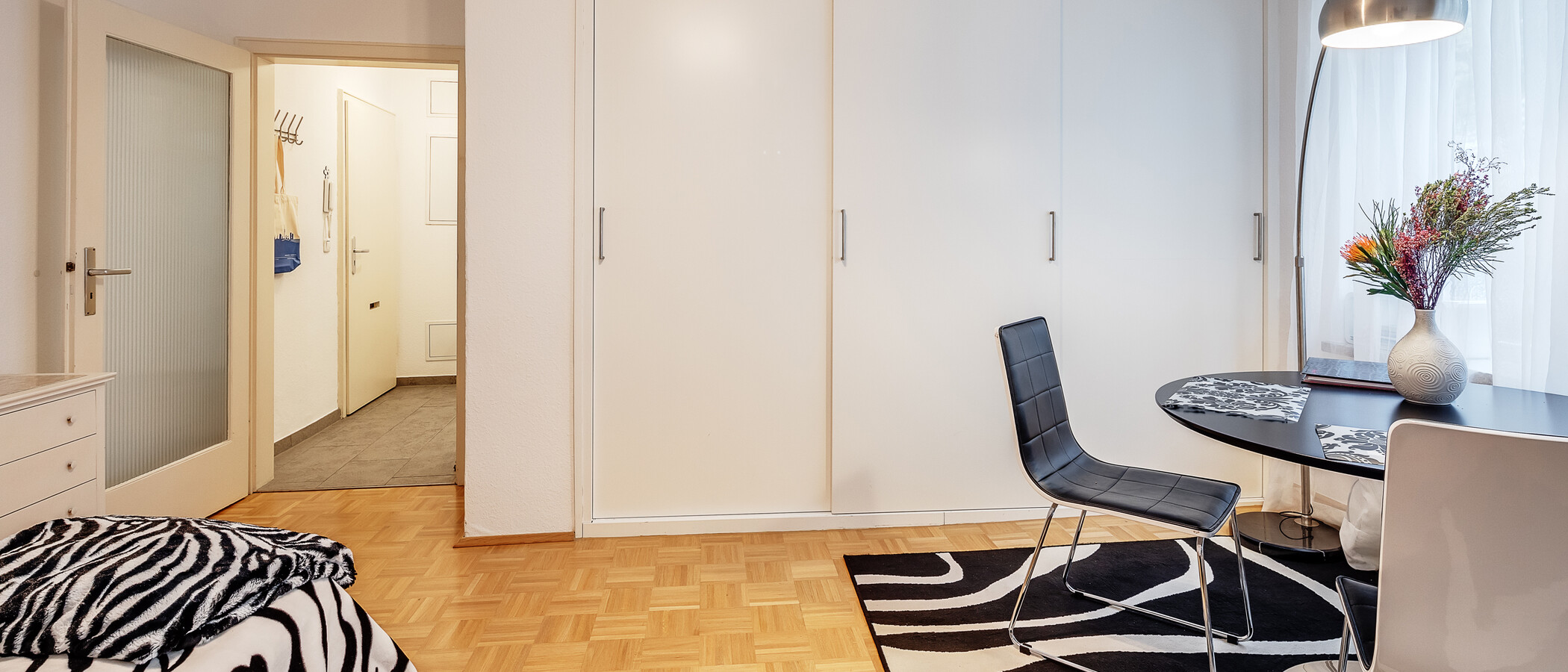 apartment München Schwabing-West (rund um den Hohenzollernplatz) 04 living area 6071