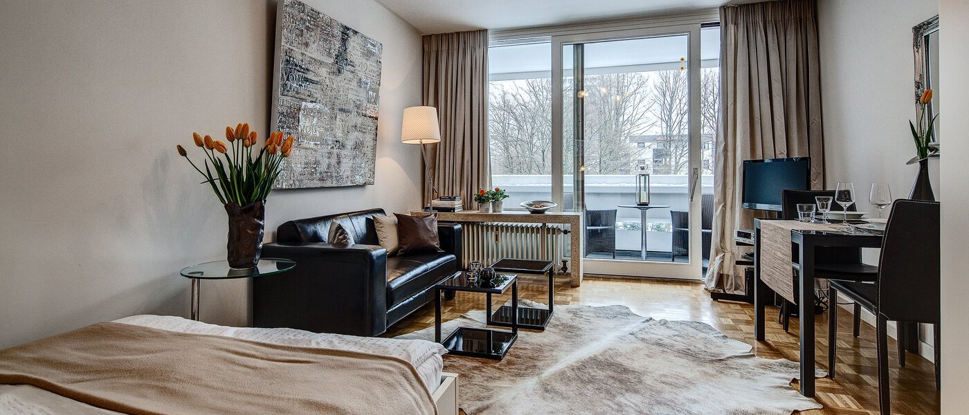 apartment München Arabellapark 01 living room 6126