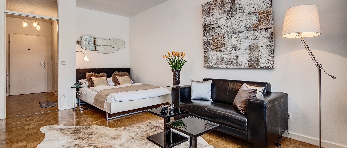 apartment München Arabellapark 04 living room 6126