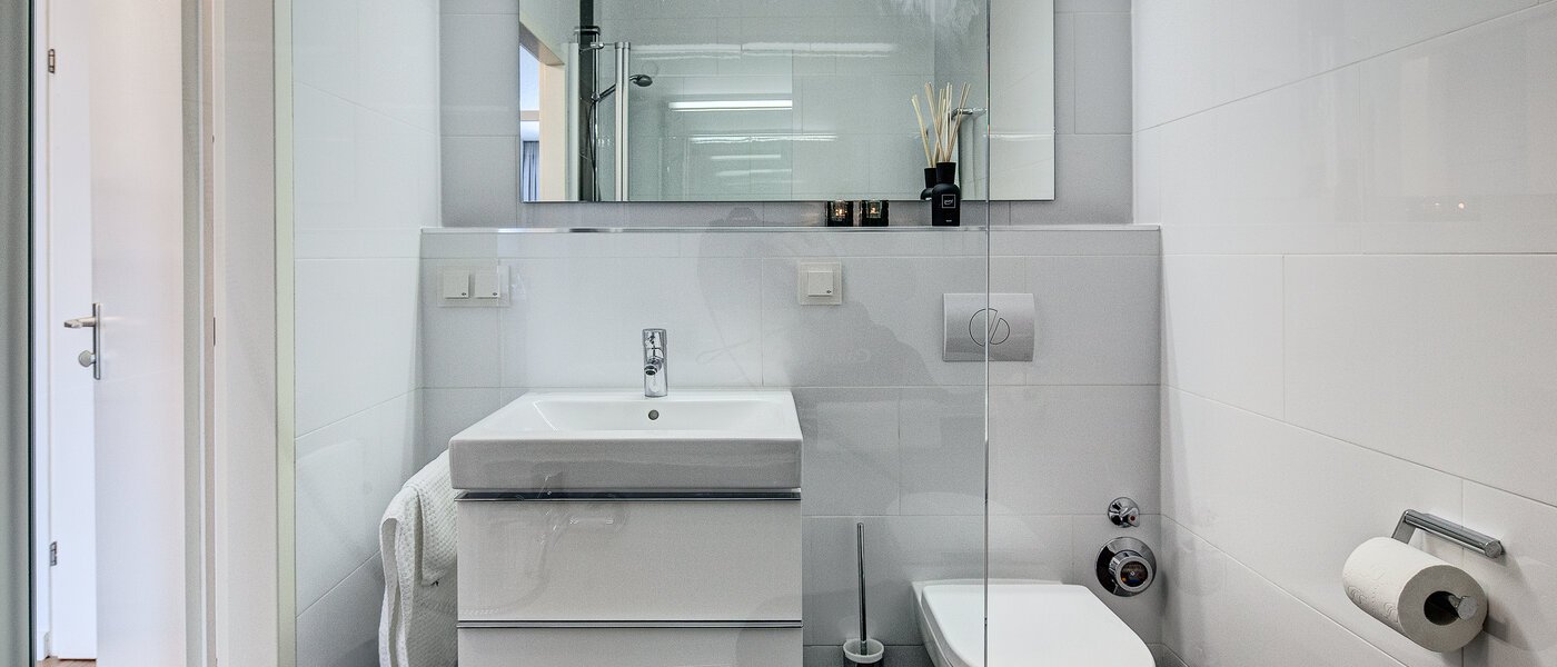 apartment München Arabellapark 01 bathroom 6126