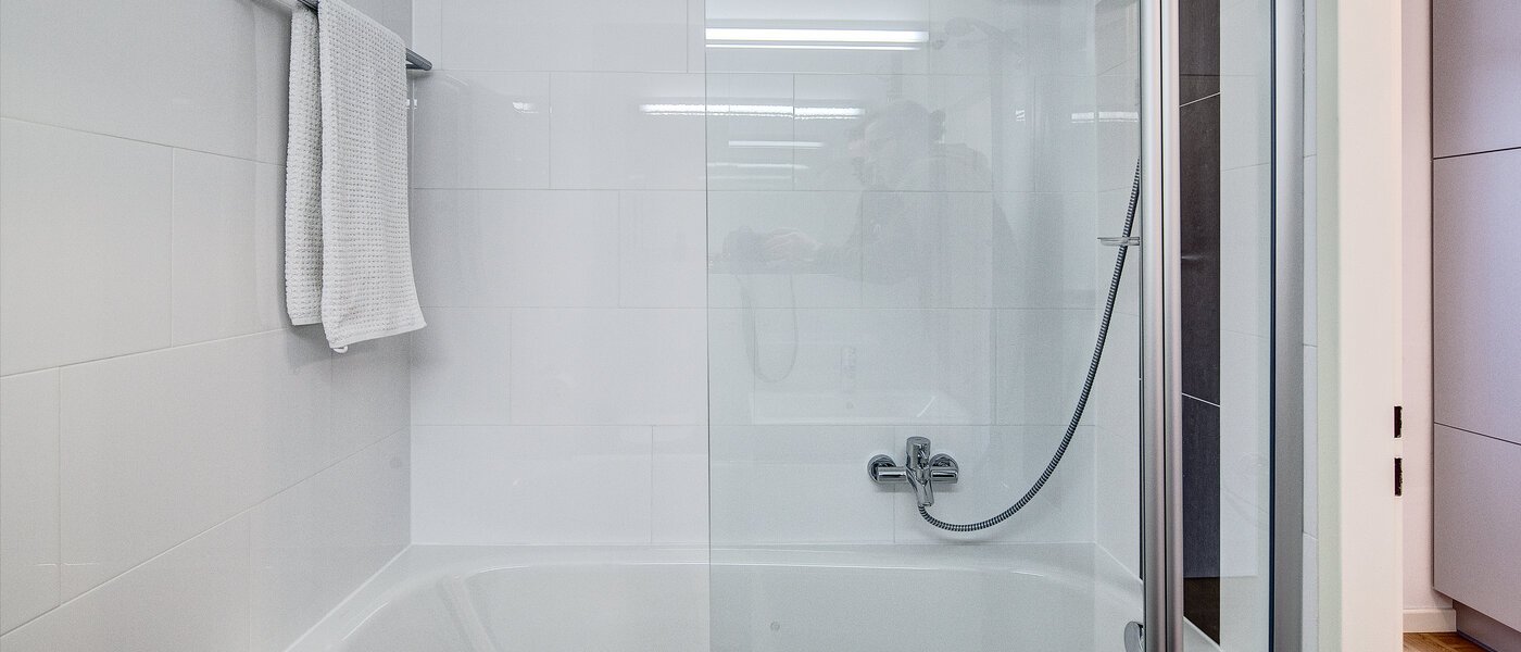 apartment München Arabellapark 03 bathroom 6126