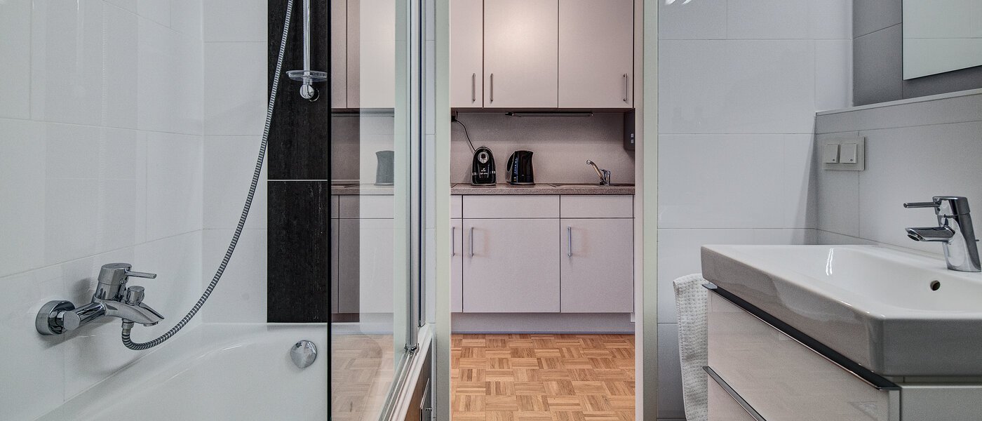 apartment München Arabellapark 04 bathroom 6126