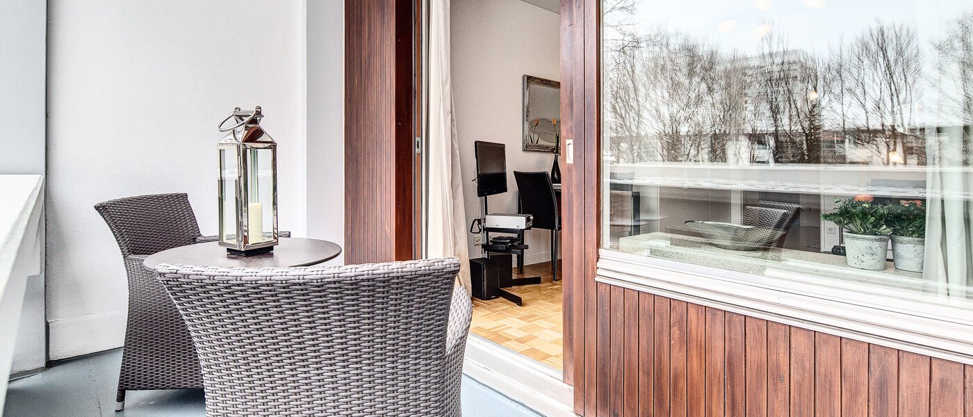 apartment München Arabellapark 02 balcony 6126