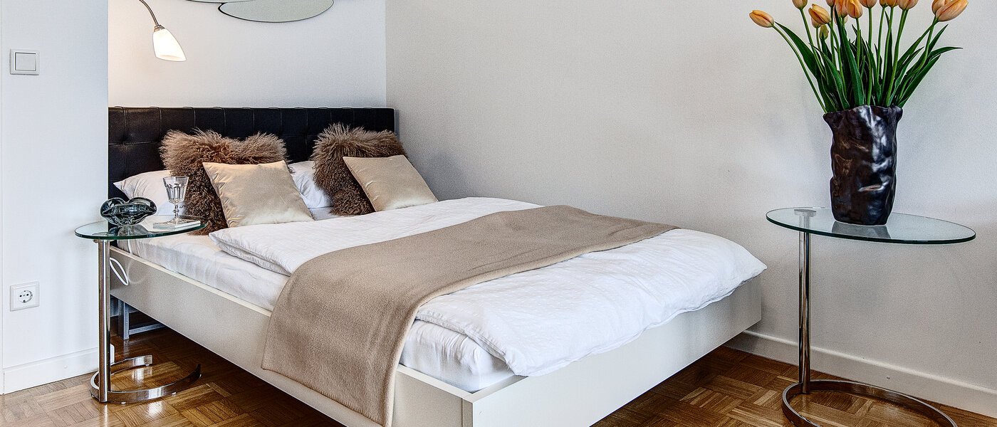 apartment München Arabellapark 01 sleeping area 6126