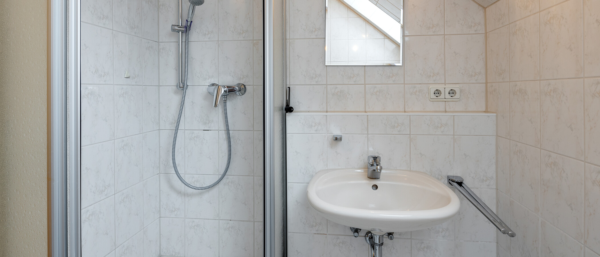attic apartment München Waldtrudering 01 bathroom 6182