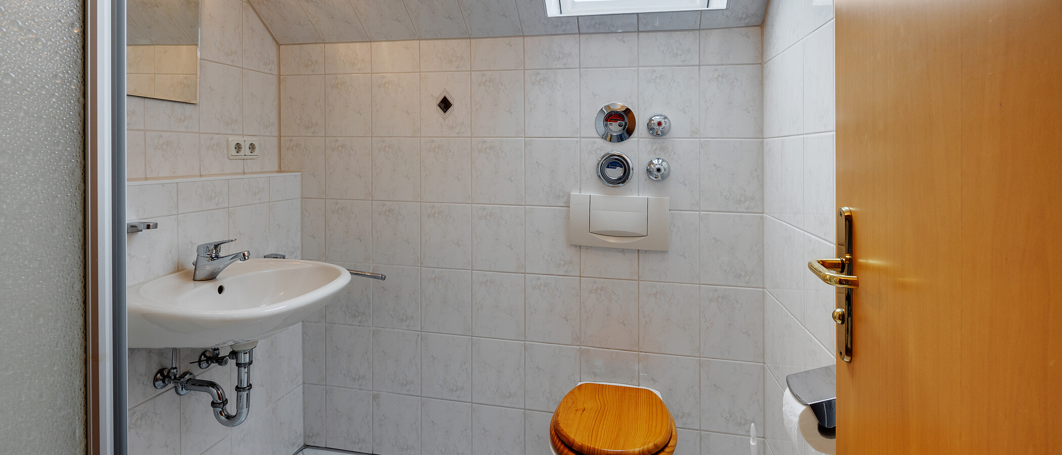 attic apartment München Waldtrudering 02 bathroom 6182