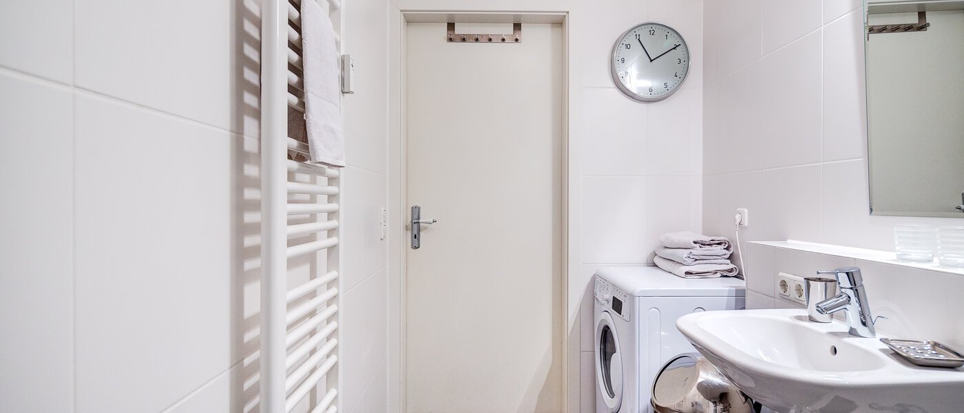 apartment München Bogenhausen 02 2. bathroom 6185