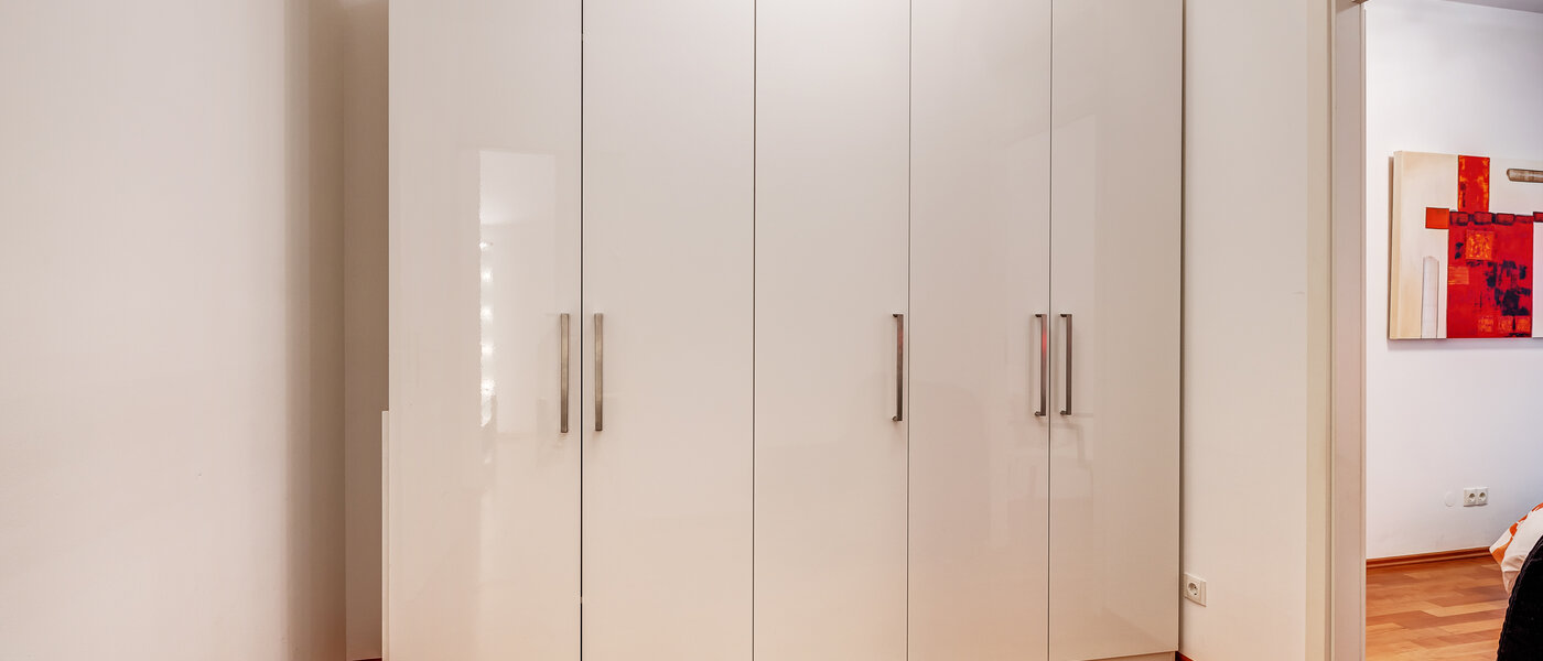 apartment München Schwabing-Nord (zw. Leopoldstraße & Englischen Garten) 02 dressing room 6300