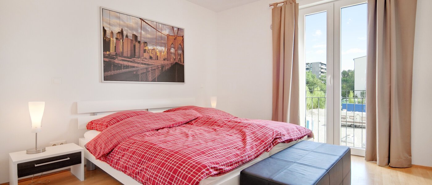 apartment München Schwabing-Nord (zw. Belgrad- & Leopoldstraße) 01 sleeping area 6335